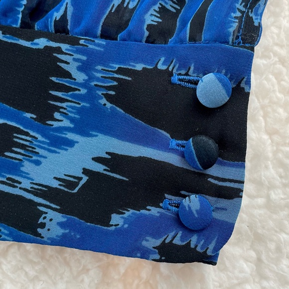 BCBGENERATION • Blue/Black Abstract Print Ruffle Trim V-Neck Tank Top - Picture 11 of 16